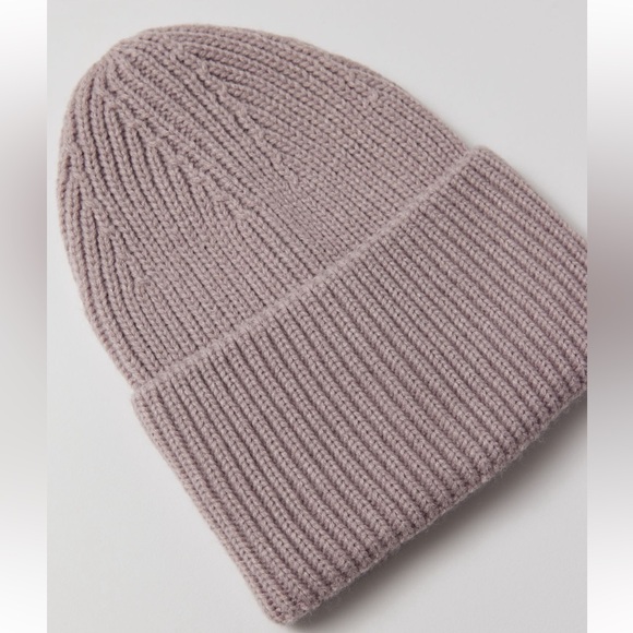 UO Khloe Ribbed Beanie - Picture 3 of 8